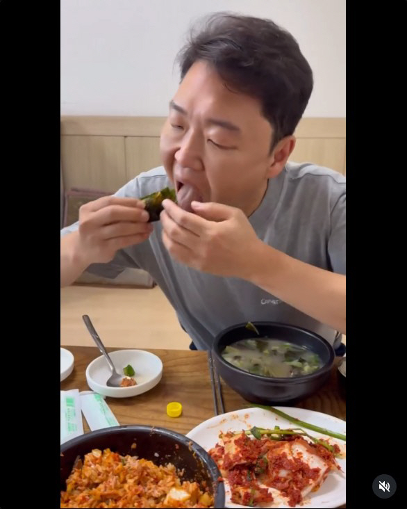 Psy, finally self-care after a flurry of protests...Silbi Kimchi  Beef Head Soup