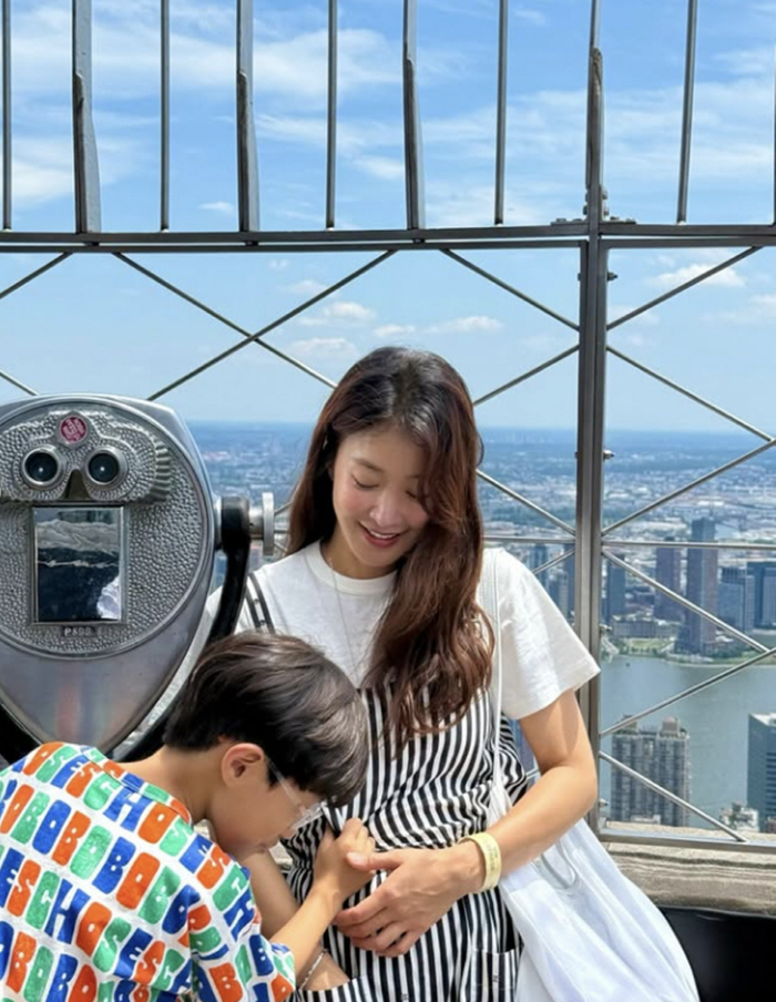  Second Pregnancy Without Husband's Consent...Lee Si-young, was the embryo transfer controversy burdensome..sudden suspension of activity