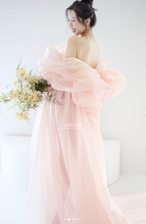 Twin pregnancy Kim Jihye gained 10kg...A full-term photo shoot feels like a wedding