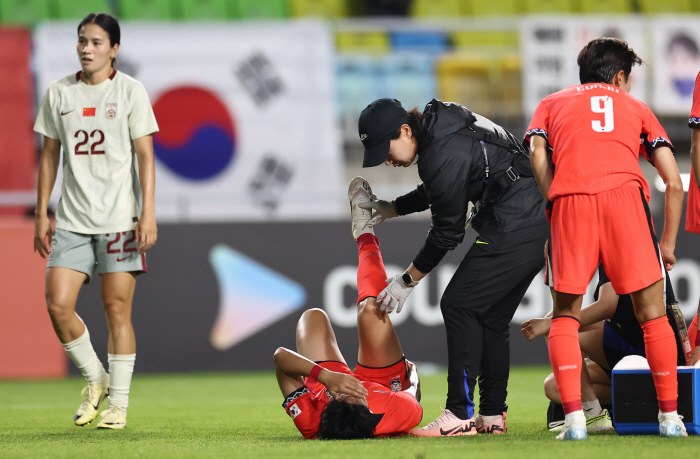 What's wrong with Shaolin Soccer → Jeon Yoo-kyung, born in 2004, finally canceled the call-up...Ji So-yeon has a flying kick and a warning of injury