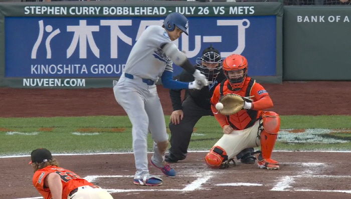 The face-to-face confrontation! Kim Hye-sung's good defense  hit  steal  score Lee Jung-hoo immediately turned the tables, two-run triple SF 32 LAD (4th inning)