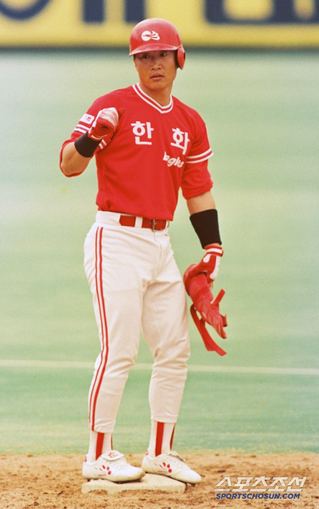 The first pitch of the All-Star Game is → Eagles founding member! Lee Kang-don, Han Hee-min, and Kim Sang-guk. The highest power, the Black Eagles