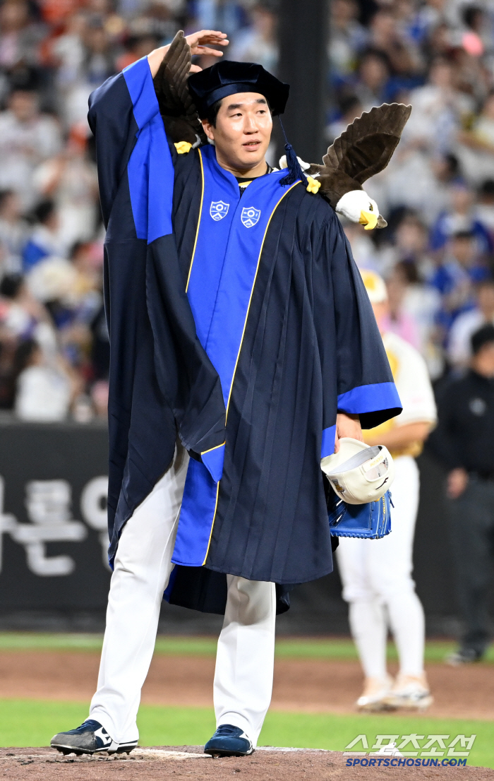 I had an EV4, but.. Park Dongwon, goofy confession! Park Sang-won (Yonsei University) Good academic background envy.. I'm a high school graduate