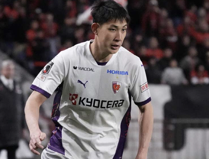 Japanese, Japanese, Japanese, Japanese! But he won't play in a big windfall Korea, and he'll leave. Interest in recruiting a pro-Japanese club in England