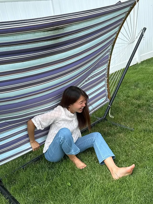 Lee Si-young, who went to the U.S., is pregnant with her second child..fall in a hammock