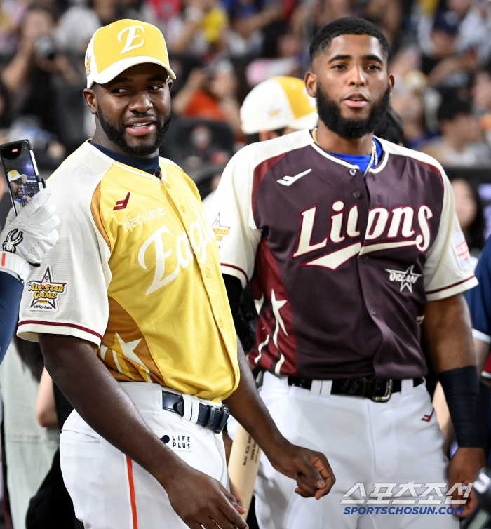 Let's talk about Hanwha Floral and Liberato.. No comment → I decided not to take that question. Interpreter politely declined in advance