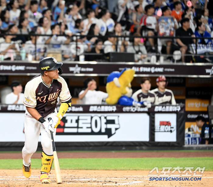  Ahn Hyunmin's solo shot explodes