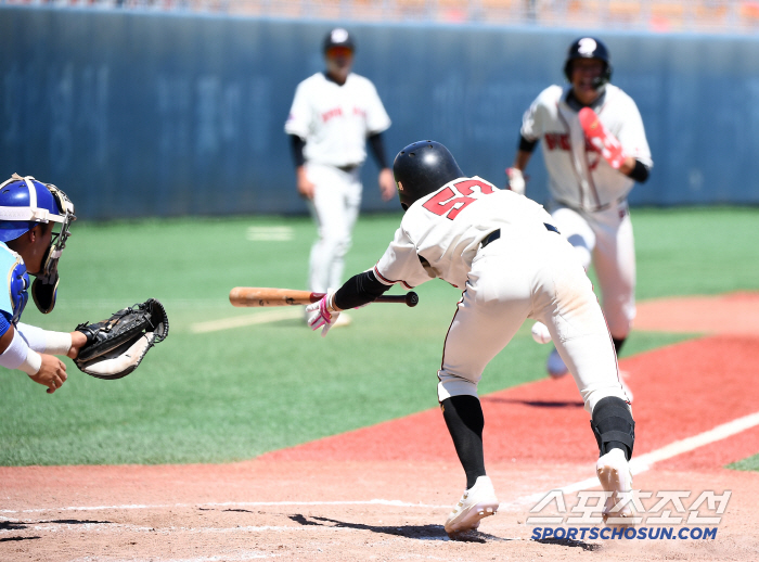  Deoksu High School Choi Soo-wan succeeded in frog bunting with full base