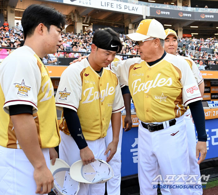  Director Kim Kyung-moon encourages Lee Do-yoon