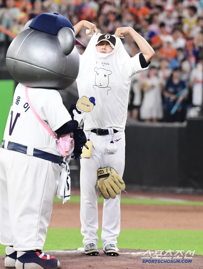  Doosan Bears Kim Taecyeon, give me a hug