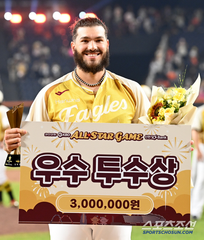  Fonce, the best pitcher award!