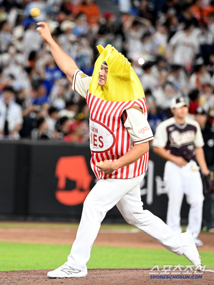  Ho-Sung Lee is good at throwing potatoes