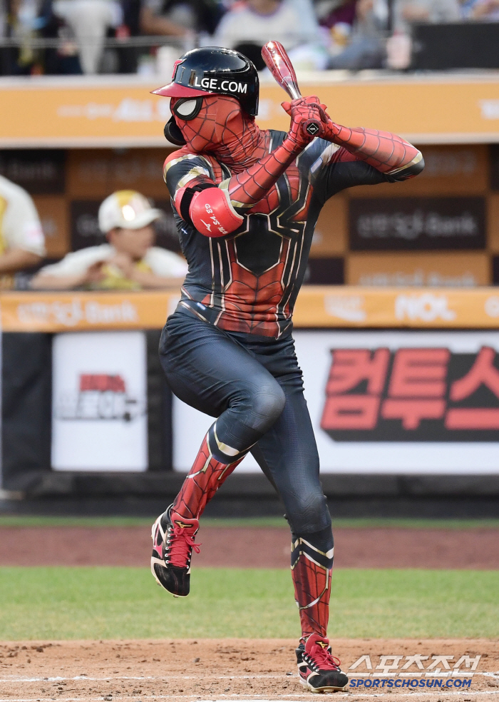  Park Hae-min hit with Spider-Man costume