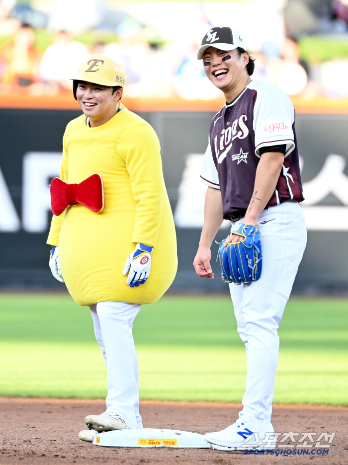  Ryu Jihyuk burst into laughter looking at Moon Hyunbin