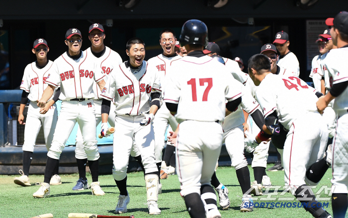  Seol Jaemin, a fan who made a two-run shot