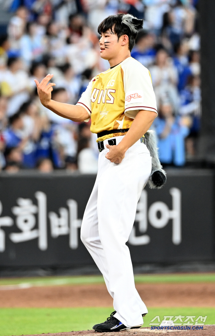  Wolf Kim Youngwoo's growl dance