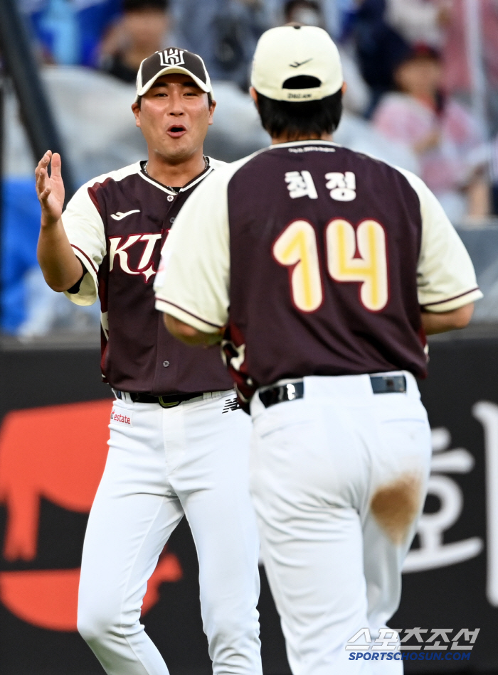  Woo Kyu-min is thrilled with Choi Jeong's flawless pitching