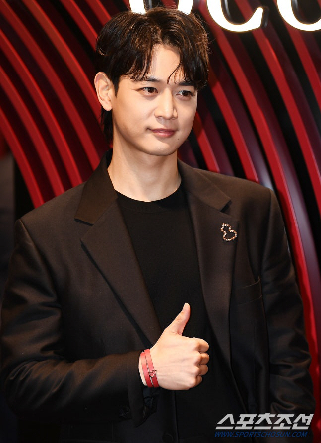 SHINee Minho Goes Full 'Iron Man' with Triple Workouts on 'Home Alone'
