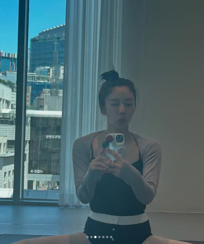 Son Dambi, on the phone case ♥Hae-deok-ji..a novice mom who is a fan of her family