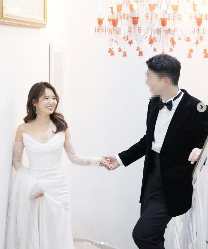Young-sook, the 19th generation of Mosol, will meet after a long wait for a surprise wedding announcement, and live happily