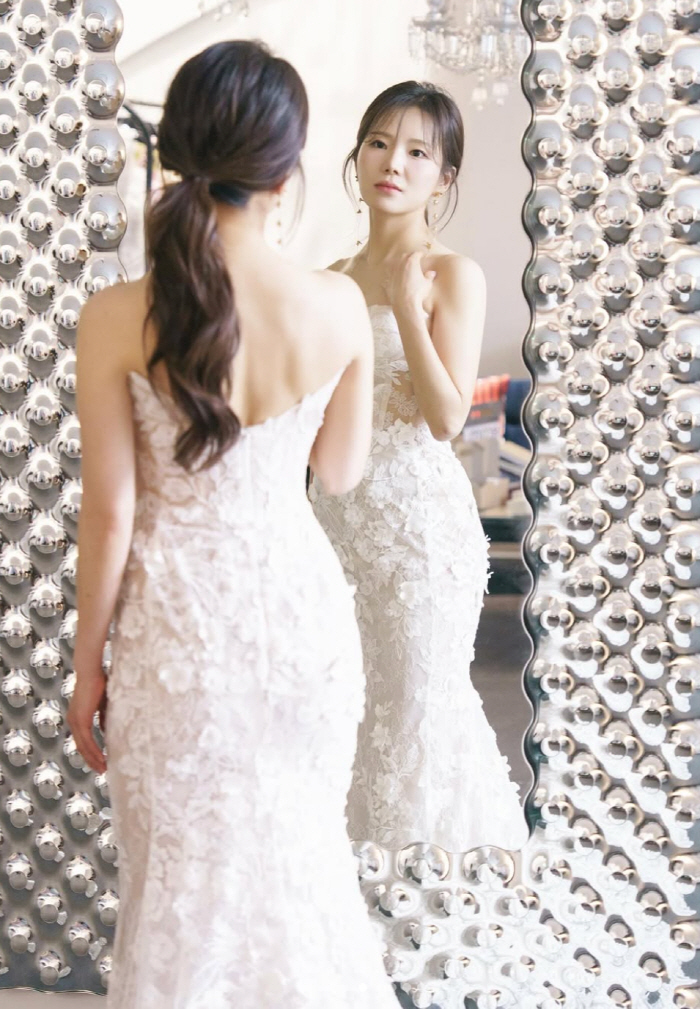 Young-sook, the 19th generation of Mosol, will meet after a long wait for a surprise wedding announcement, and live happily