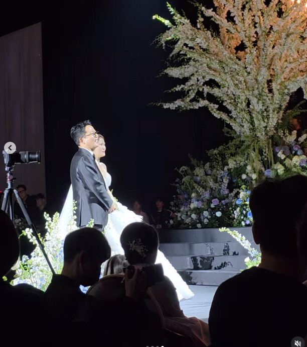 Ahn Young-mi and Kim Jun-ho ♥ Kim Ji-min's wedding guest. I'm so pretty
