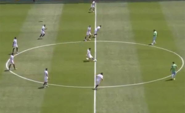 As soon as the game started, the crazy kickoff tactic that could come from far away, the strongest PSG is different