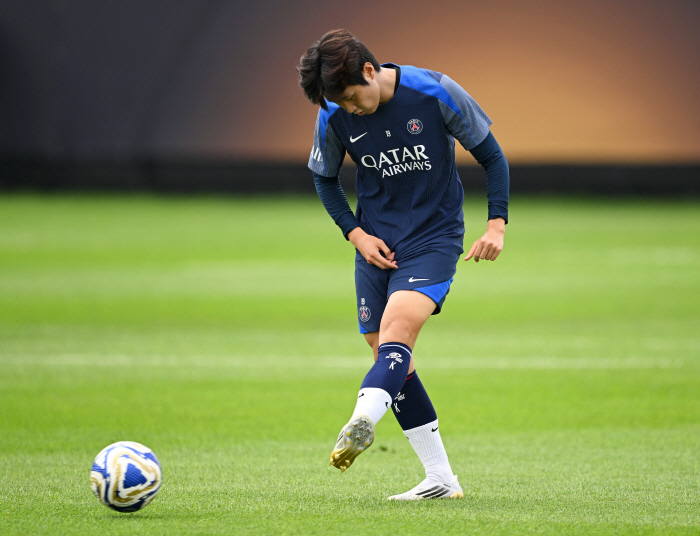 As soon as the game started, the crazy kickoff tactic that could come from far away, the strongest PSG is different