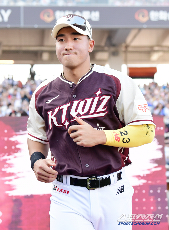 Do you happen to have a foreign ancestor?The batting machine and the home run king all admired! He also predicted the best hitter in the second half of the year