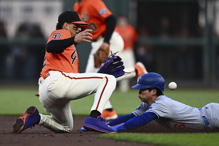 Do you want to bulk up? Ask Kim Hye-sung, three hits  two steals  a spectacular defense surprised the broadcastersthe driving force behind the real estate of stolen bases