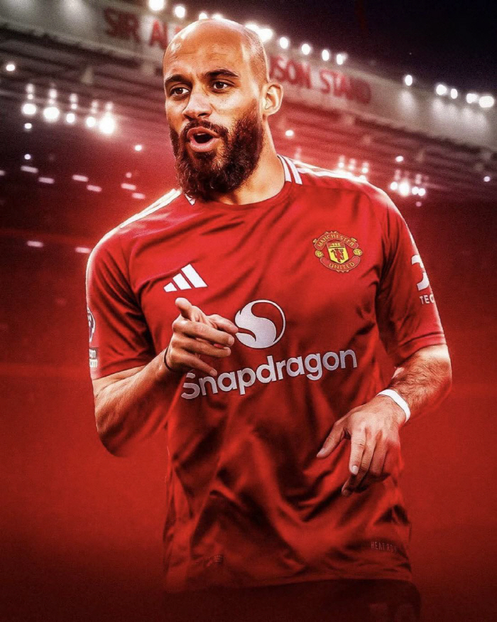 Hey, we go to Manchester United! I don't even want to go to any other teamManchester's single-minded striker refuses to talk to other teams