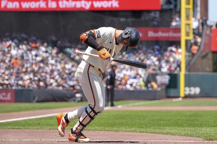 If it was ABS, it would be a ball! Lee Jung-hoo, who bowed his head, was beaten by the absurd exit zone → The 112m barrel hit by a rookie strikeout is in front of the fielder. an ill-fated day