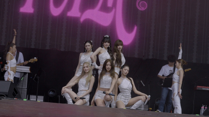 IVE Proves Global Power at Lollapalooza Berlin, Fans Sing Along in Korean