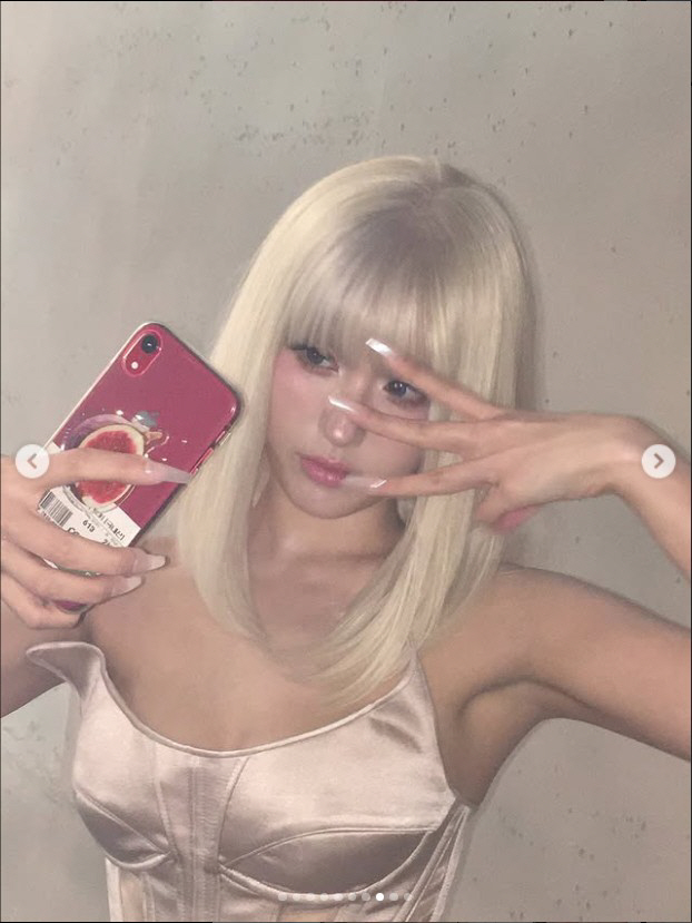 Jeon So-mi is back with an unconventional corset look...It's a great concept. You can pull it off