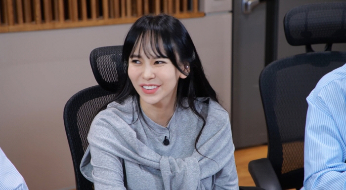 Kim Jiwoo is really flustered. '♥Rayman Kim, take all your housekeeping on a deserted island.'