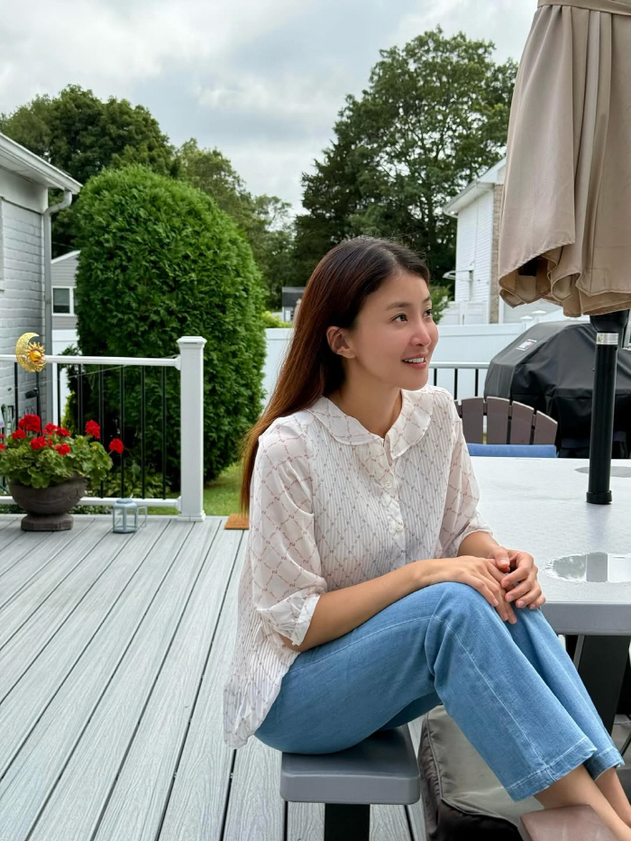 Lee Si-young, after confessing to her second pregnancy, healing next to her family, 7-year-old and cute living in the U.S