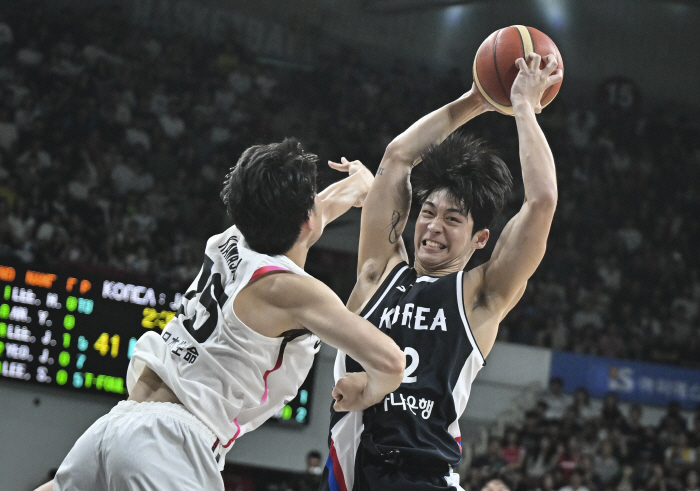  Lee Jung-hyun, Hyun-joong's national team, one-two punch, perfect domination of the destination.  Basketball, 2 consecutive defeats. Team chemistry  strong activity. I still have homework