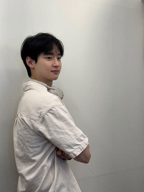  Jang Dong-yoon, who celebrated his birthday, took a perfect boyfriend shot to the street → cafe. 'Congratulations, thank you.'