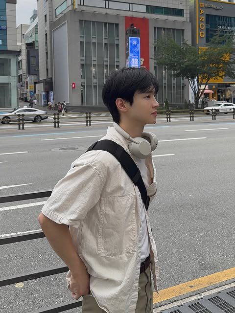  Jang Dong-yoon, who celebrated his birthday, took a perfect boyfriend shot to the street → cafe. 'Congratulations, thank you.'