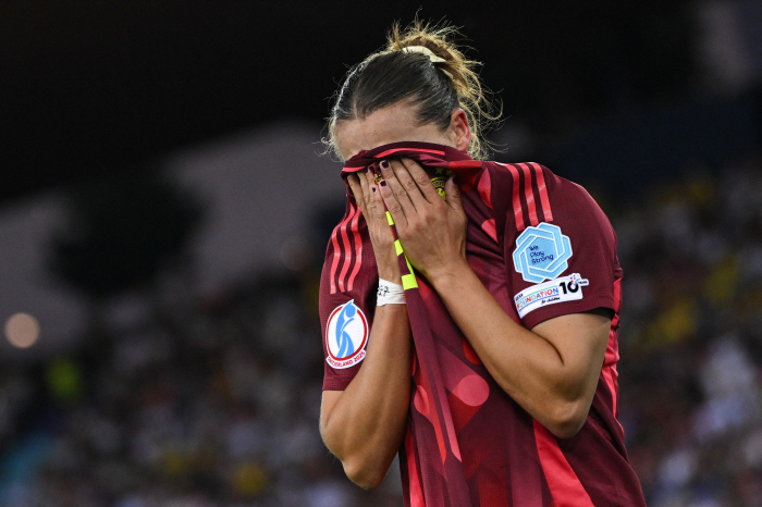 Suarez's Hand Revisits at Euro 2025 in 女...Tears after leaving → 10 players were completely defeated by Germany and Sweden
