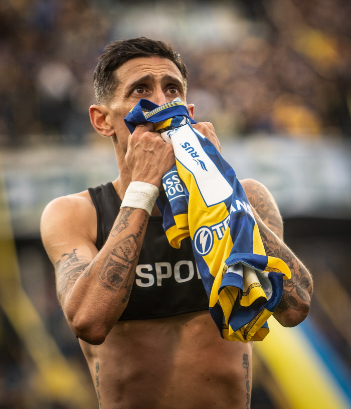 Tears welled up and he was injured in a murder tackle in his return to his home after 18 years...Di Maria, a crybaby legend who was stretchered after scoring a goal
