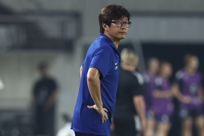 Young players' running sheep X veteran fusion Shin Sang-woo, female soccer coach, says the proud achievements of the Korea-Japan match (exclusive of questions and answers at the East Asian Cup Korea-Japan match)