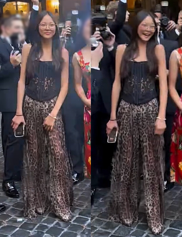 14-year-old Choo Sa-rang will debut as a model soon, but she'll strike a walking pose holding hands of YANOSHIHO in London