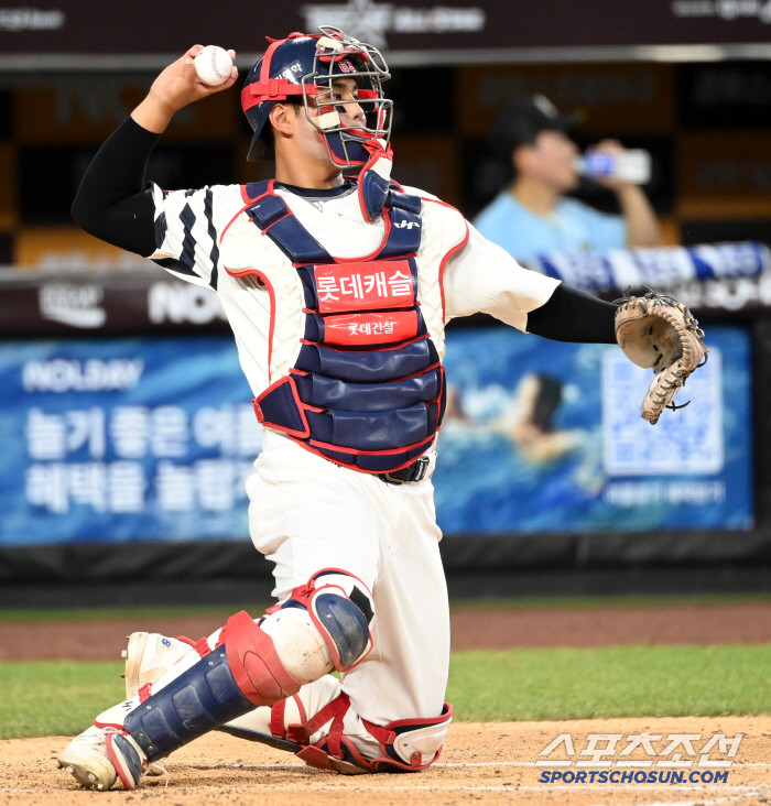 'Better than 19-year-old Yang Eui-ji.' The catcher-turned-head coach also admitted...Confessing your true fan's heart, I'll go to Lotte PS