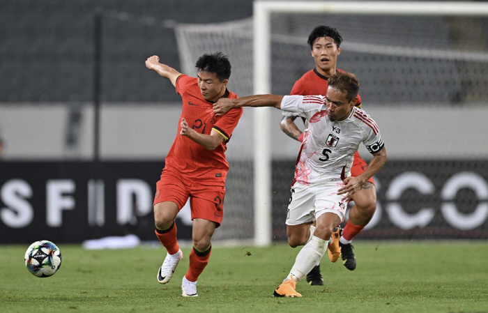 The bitter reality confirmed at the East Asian Cup that Japan is the best of the best...Far-right controversial companies also appeared on board A