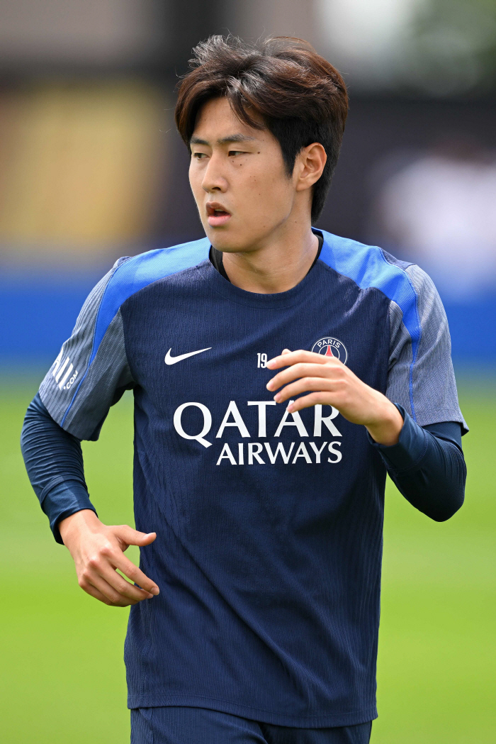 Chelsea laughed...PSG Lee Kang-in's bench ending was a long season-ending ambiguous position → Rumors of a transfer of Yeon-eun