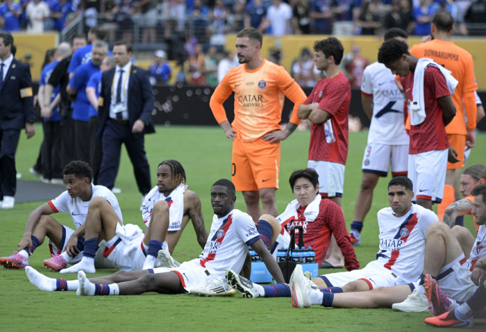 Don't talk to me! Son Heung-min is the starting player, but the UEFA Super Cup, a month away, reveals his first pick in Frank's official match...PSG sinking → Good news for Tottenham