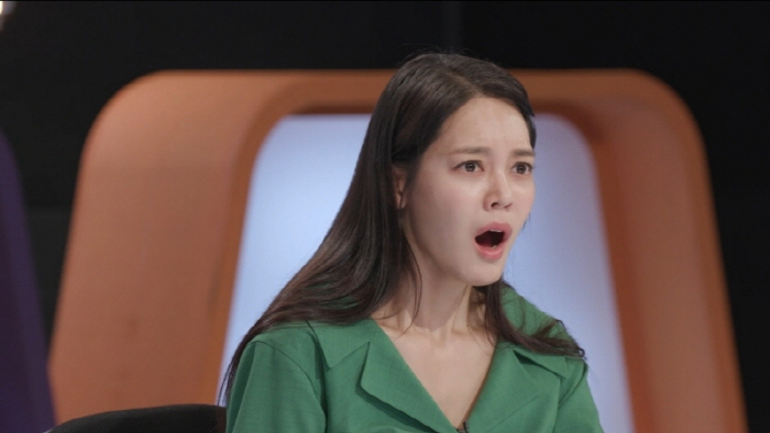 I hope Ahn Hyun-mo will live atonement for the rest of her life...I can't believe a woman who was forced to get a drug injection by an acquaintance (Smoking Gun)