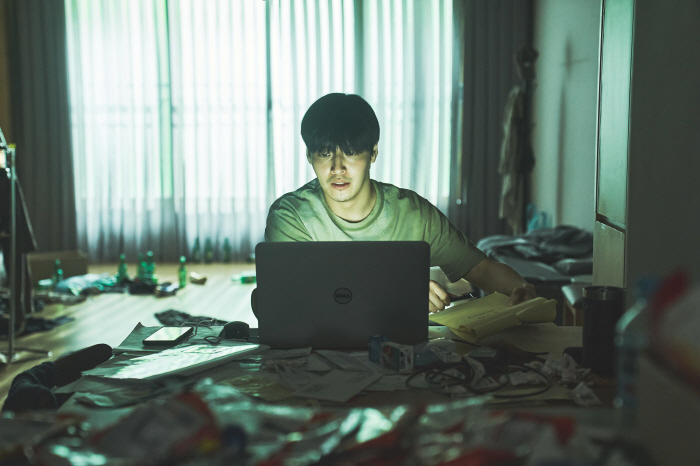 I read everything from my seat to the end, a scenario that looked like 84 square meters of Kang Ha-neul conti