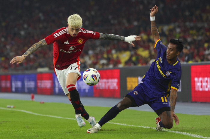 I'm not going to Saudi Arabia! Manchester United made a decision to become a star of 70 million pounds. First of all, stay in Europe...Naples Love Call